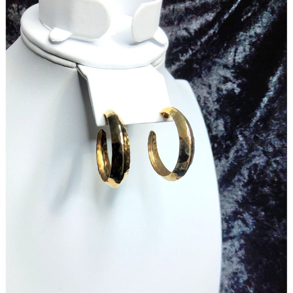 vintage gold tone hammered design hoop push back earrings